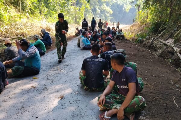 Secangkir Kopi Tumbuhkan Semangat Gotong Royong dalam Pelaksanaan TMMD