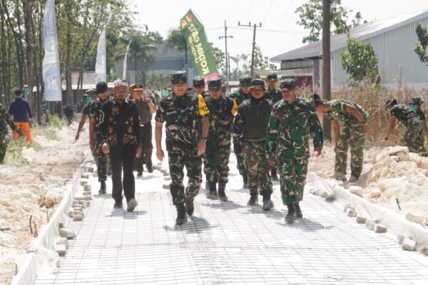 Tinjau Langsung Pembangunan Jalan Rabat Beton, Tim Wasev TMMD 129 Pastikan Kualitas Konstruksi Akses Desa Tlemang Tepat Mutu