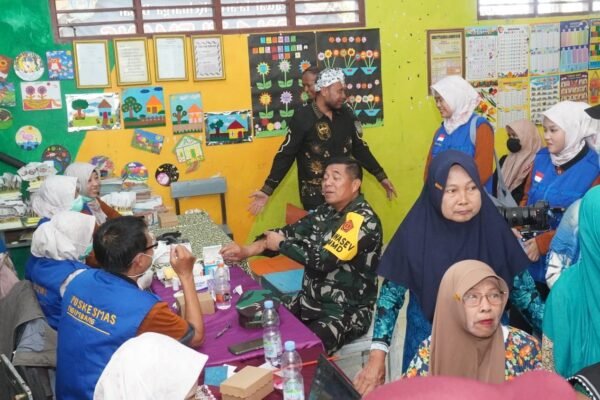 ​Gelorakan Kemunggalan TNI dan Rakyat: Waaster Kasal Pimpin Tim Wasev TMMD ke-129 Tinjau Desa Tlemang Lamongan