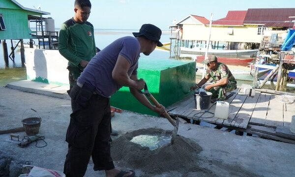 Satgas TMMD Ke-129 Bersama Masyarakat Lanjutkan Pekerjaan Program Manunggal Air Bersih di Desa Umbele
