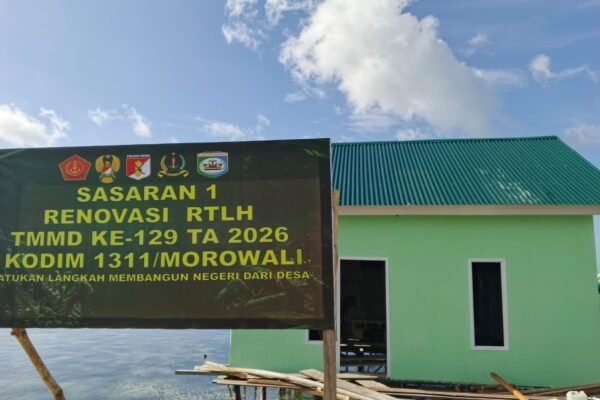 Pemasangan Dinding Luar RTLH Ibu Samsia, Satgas TMMD Ke-129 Wujudkan Hunian Layak bagi Warga