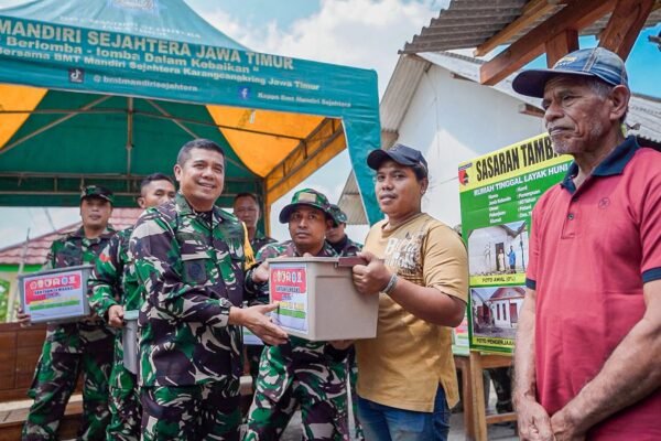 Waaster Kasal Serahkan Sembako dan Tinjau Pembangunan RTLH di Lamongan