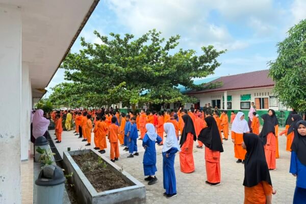 Pererat Kebersamaan, Satgas TMMD Ke-129 Gelar Senam Bersama dan Aksi Bersih Sekolah di SDIT An-Nahl