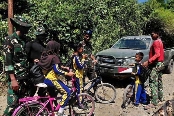 Gotong Royong Warnai Kehadiran Satgas TMMD Ke-129 Bersama Warga Bandar Raya