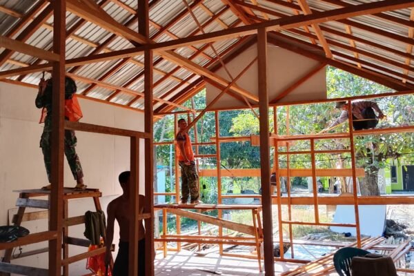 Gotong Royong Satgas dan Warga Percepat Penyelesaian RTLH di Bandar Raya