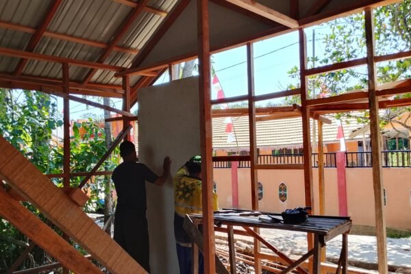 Pemasangan Kalsibut Jadi Tahapan Penting Pembangunan RTLH Sasaran 4 TMMD Ke-129