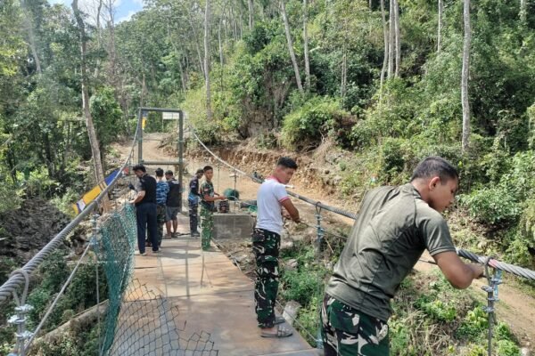 Tahap Penyelesaian Jembatan Gantung, Satgas TMMD ke-129 Kodim 1407/Bone Pasang Jaring Pengamanan