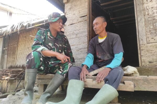 Bapak Entang Menyongsong Renovasi Rumah Berkat Program TMMD ke-130 Setelah Bertahun-Tahun