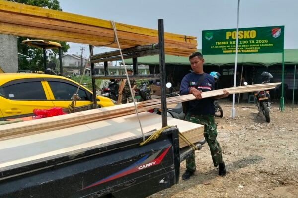 Satgas TMMD ke-130 Galang Kerjasama untuk Pengiriman Material Pembangunan