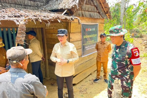 Bupati Poso dan Dandim Pantau Langsung Perbaikan Rumah di Desa Leboni