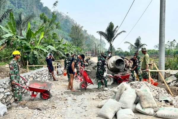 Peningkatan Jalan TMMD ke-130: Warga Parumpanai Bersatu Wujudkan Infrastruktur Berkualitas