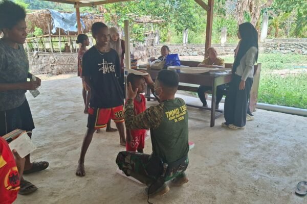 Aktivitas Satgas TMMD Dan Dinkes Awasi Kesehatan Anak Demi Cegah Stunting