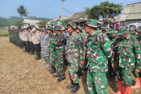 Satgas TMMD ke-130 Lakukan Apel Pagi Sebelum Renovasi Rumah di Banten