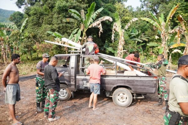 Satgas TNI Agendakan Distribusi Material Pembangunan Hari Pertama TMMD di Urimessing