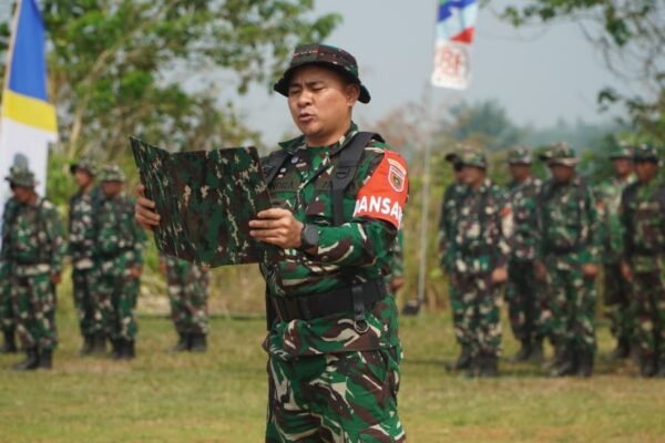 Kepedulian Sosial TNI-Pemda Tersampaikan Melalui Sembako di TMMD 130