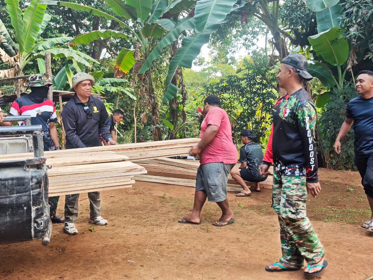 Kepedulian Bersama Satgas TMMD dan Warga Hadapi Rintangan Infrastruktur di Ambon