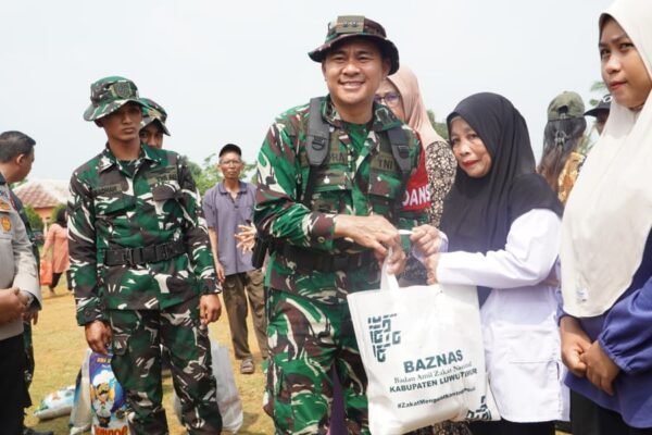 Keceriaan Warga Desak Resmikan TMMD ke-130 dengan Penyerahan Bantuan Sosial
