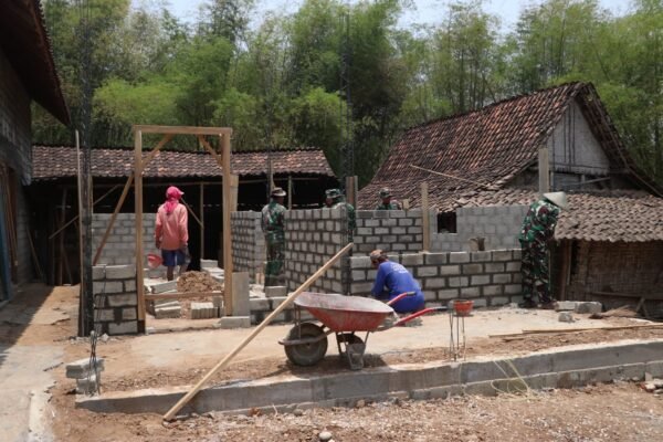 Keterlibatan Aktif Masyarakat Dalam Renovasi Rumah Tidak Layak Huni Bu Muji