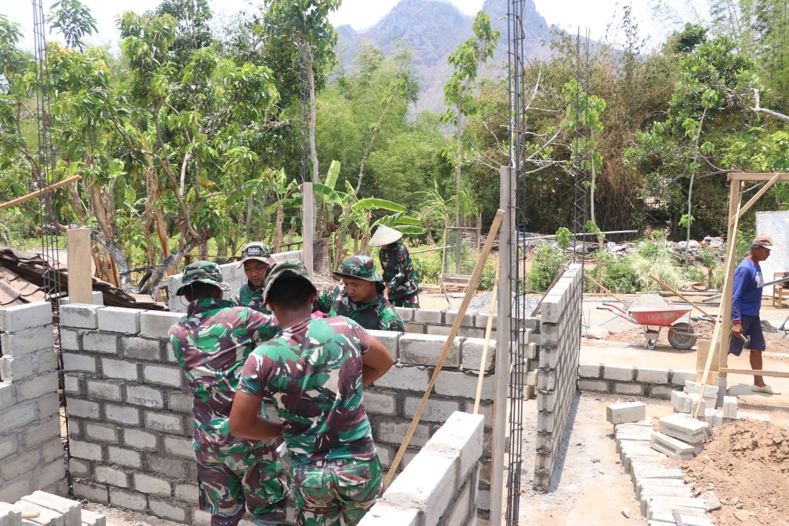 TMMD 130: Program Renovasi Rumah Bawa Harapan Baru untuk Bu Muji