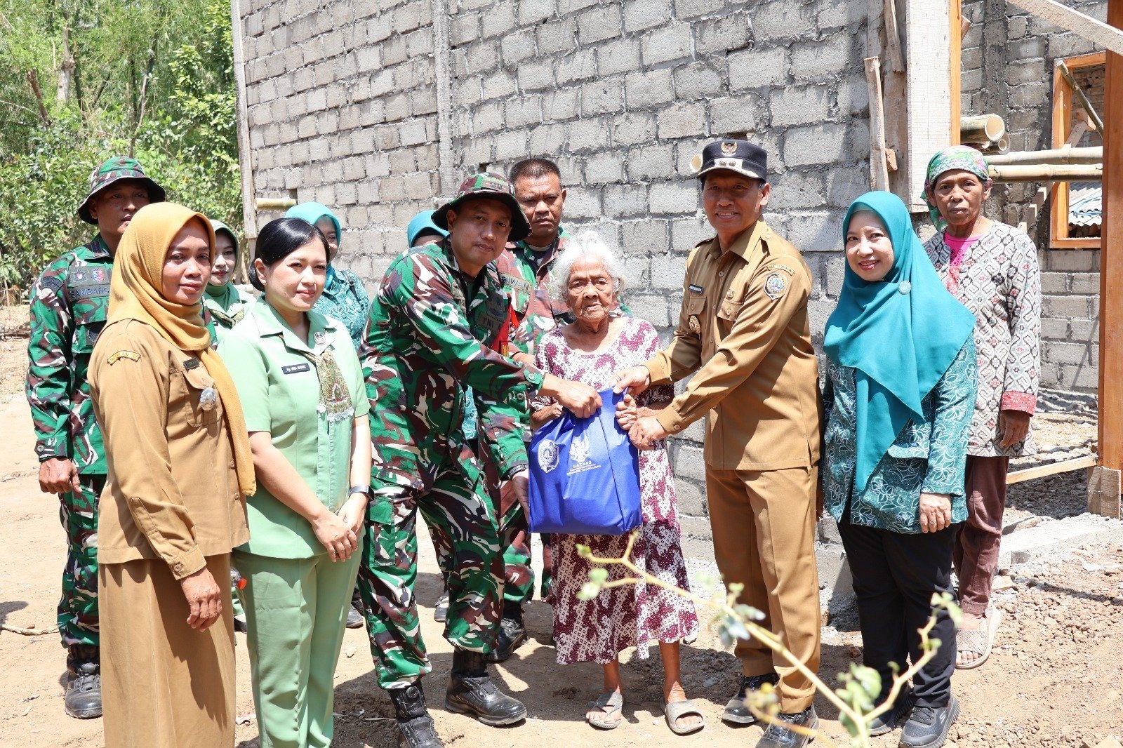 Mbah Waqilah di Usia 95 Tahun Menanti Pulang ke Rumah Layak Huni
