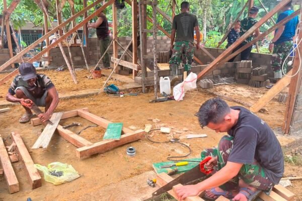 Satgas TMMD Landak Ciptakan Tempat Tinggal Nyaman untuk Keluarga Ibu Suhanim