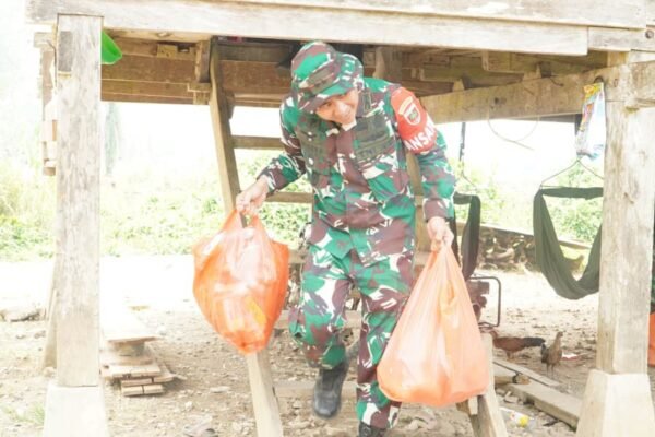 Kehadiran TNI di Luwu Timur: Meningkatkan Kunjungan ke Warung Lokal
