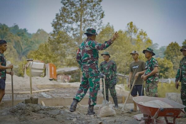 Sinergi Prajurit dan Warga, Kunci Kesuksesan Pagi TMMD di Luwu Timur