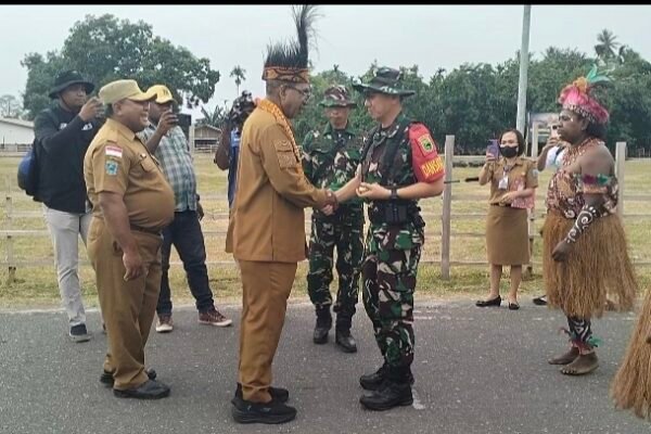 Penuh Makna, Tradisi Arfak Sambut Pembukaan TMMD ke-130 di Manokwari Selatan