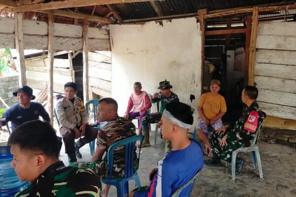 Anggota Satgas TMMD ke-130 Terlibat dalam Dialog Santai dengan Masyarakat Poso