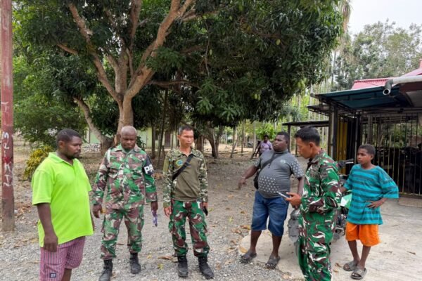 Pastikan Ketepatan Ukuran, Wadan Satgas TMMD Jaga Kualitas Jalan Manokwari Selatan
