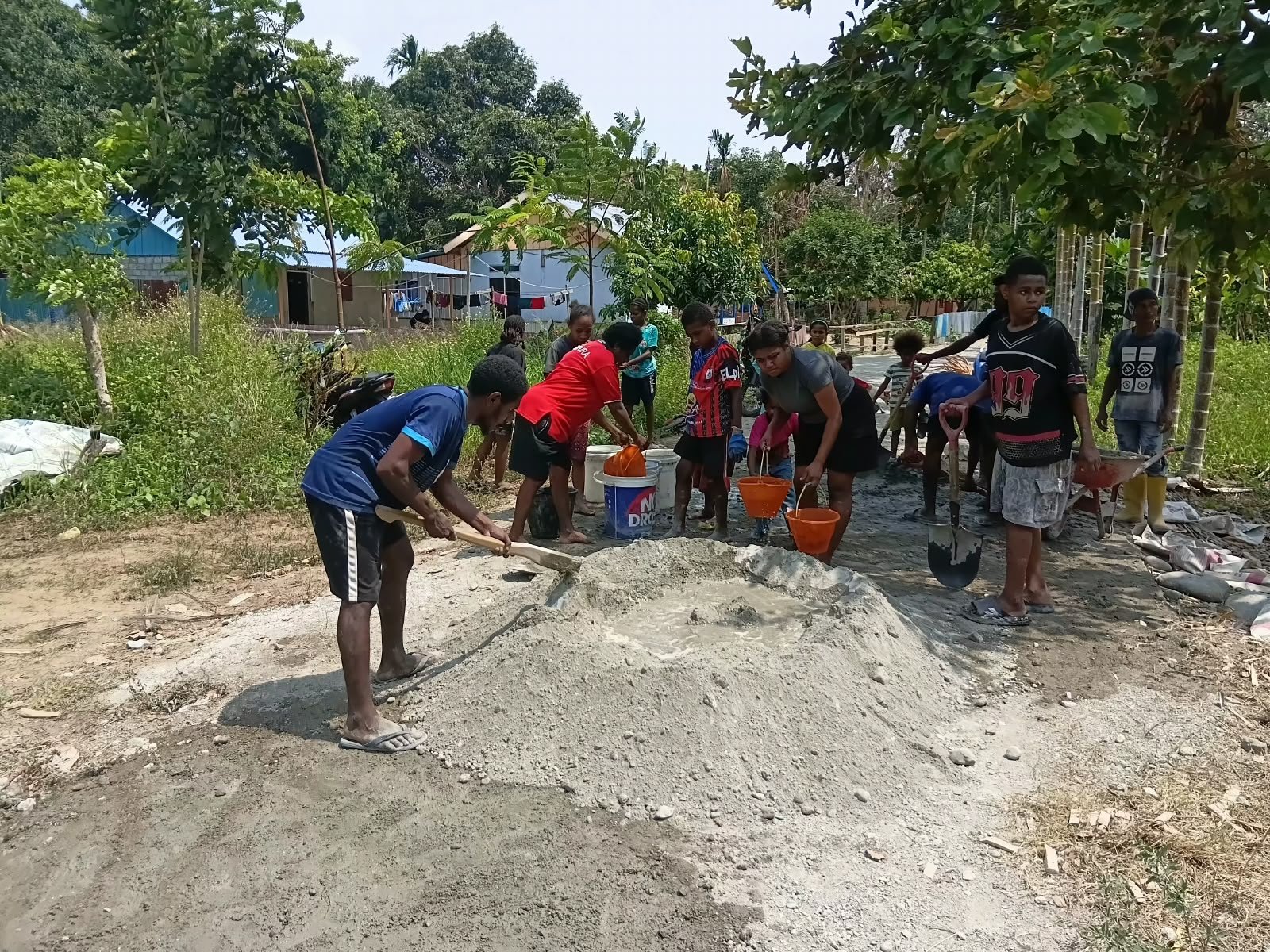 Keterlibatan Mama Papua dalam TMMD Memperkuat Hubungan TNI dengan Warga