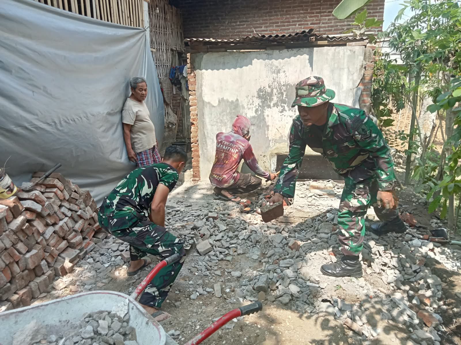 Pembangunan hunian layak Suparlan dimulai, Satgas TMMD ke-130 lakukan persiapan
