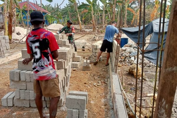 Keterlibatan Babinsa dalam TMMD: Membangun Kesejahteraan dan Kebersamaan di Masyarakat