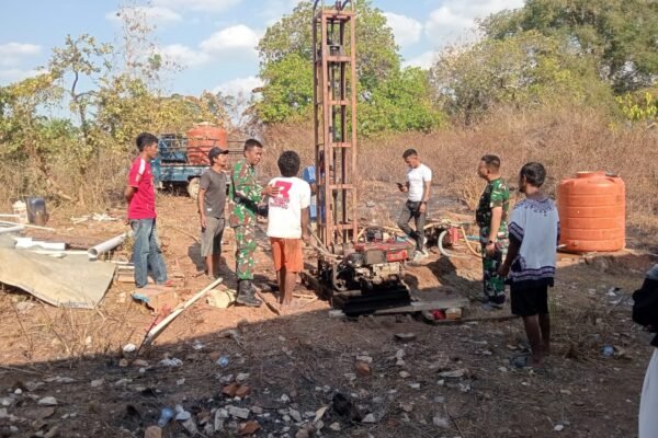 TNI Bersama Warga Kawite-Wite Galang Proyek Sumur Bor untuk Air Bersih