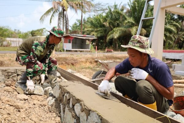 Sertu Edi Nurhadi Bawa Keterampilan Pertukangan untuk Percepatan Pembangunan Desa