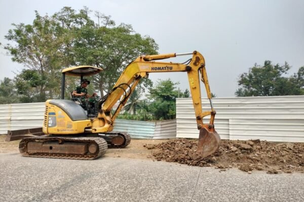 Persiapan Infrastruktur Desa: Satgas TMMD Ke-130 Gali Tanah di Tigaraksa