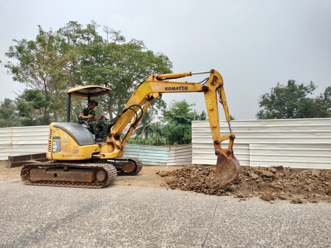 Persiapan Infrastruktur Desa: Satgas TMMD Ke-130 Gali Tanah di Tigaraksa