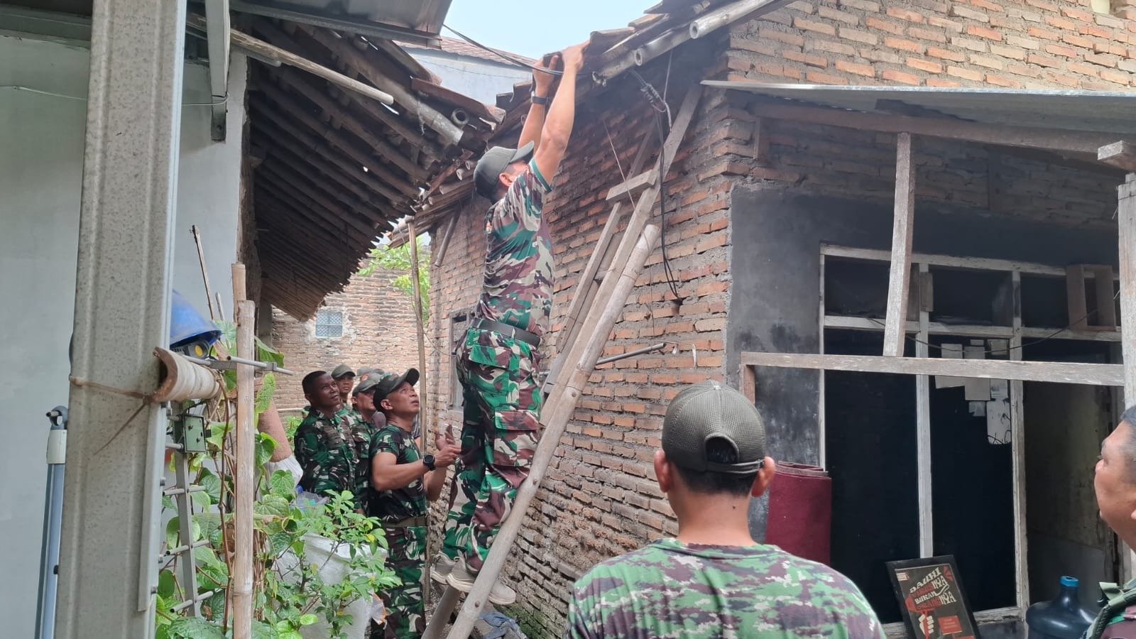 Kegiatan Pembongkaran RTLH Digagas Satgas TMMD di Kecamatan Jayanti Tangerang