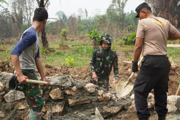 TNI dan Polri Buktikan Komitmen Bersama dalam Pembangunan Luwu Timur