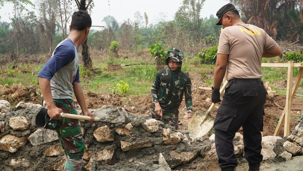TNI dan Polri Buktikan Komitmen Bersama dalam Pembangunan Luwu Timur
