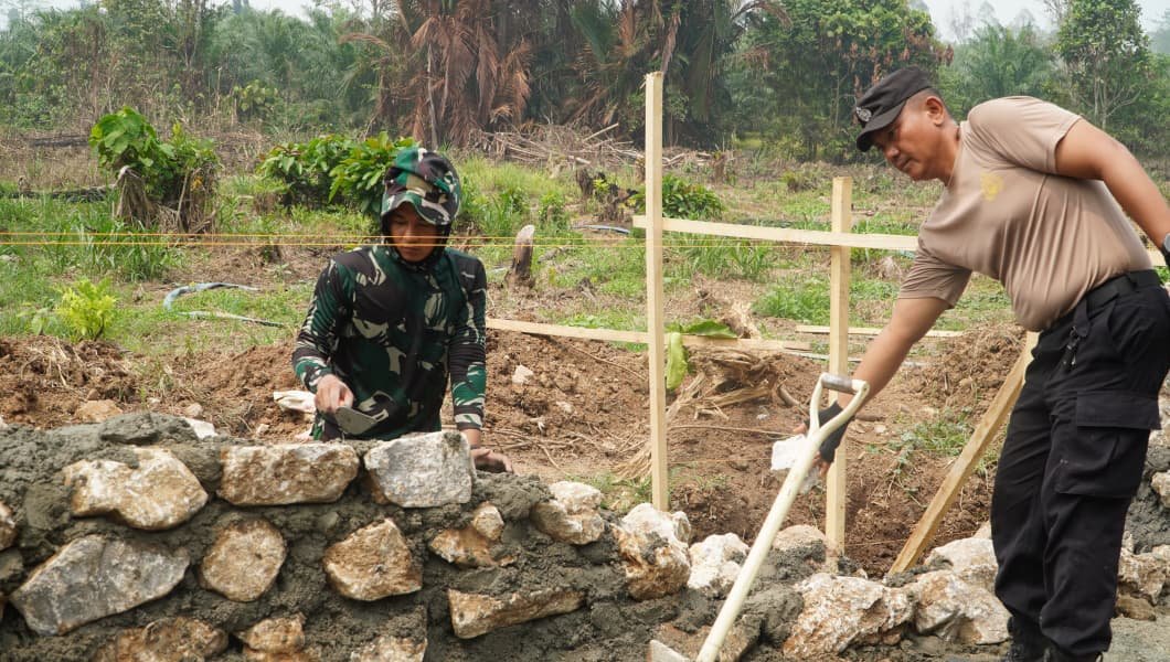 Keterlibatan Kolektif TNI-Polri dan Masyarakat dalam TMMD Membangun Desa