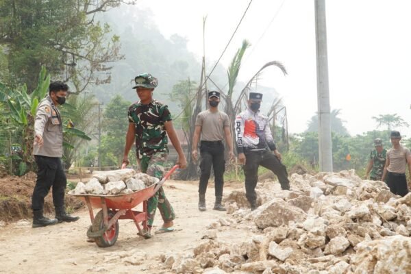 Kegiatan TMMD ke-130 Fasilitasi Kerja Sama TNI, Polri, dan Warga Luwu Timur