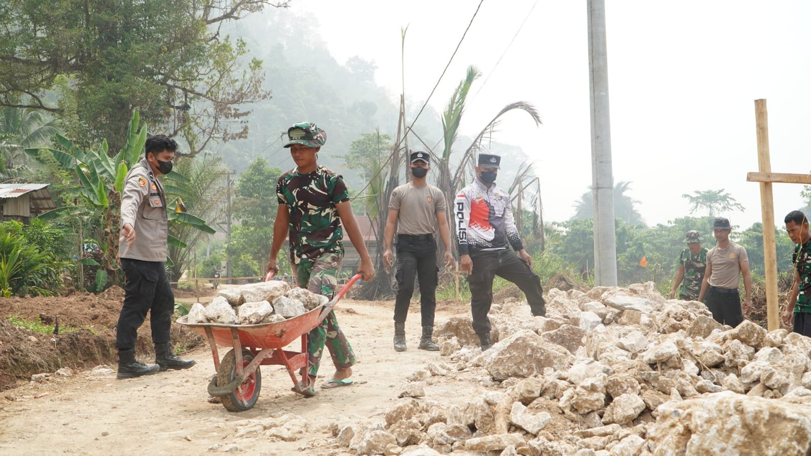 Kegiatan TMMD ke-130 Fasilitasi Kerja Sama TNI, Polri, dan Warga Luwu Timur