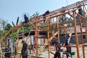 Transformasi RTLH di Desa Soe: Sinergi TNI dan Warga Tingkatkan Kualitas Hunian