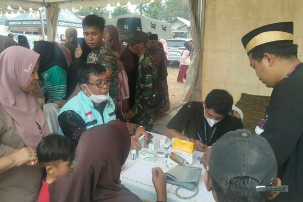 Kehadiran TNI di Tigaraksa Bawa Layanan Kesehatan Gratis Bagi Masyarakat