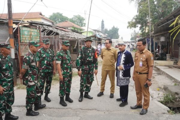 Pemantauan Infrastruktur Jalan oleh Kasrem di Desa Sumur Bandung Melalui TMMD