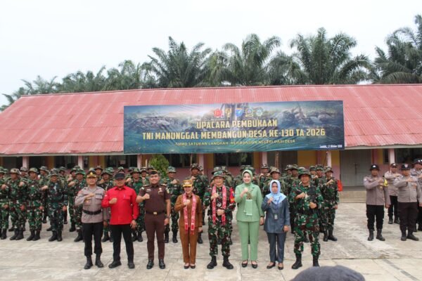 Kepedulian TNI dan Masyarakat Terbukti dalam TMMD ke-130 di Amboyo Selatan