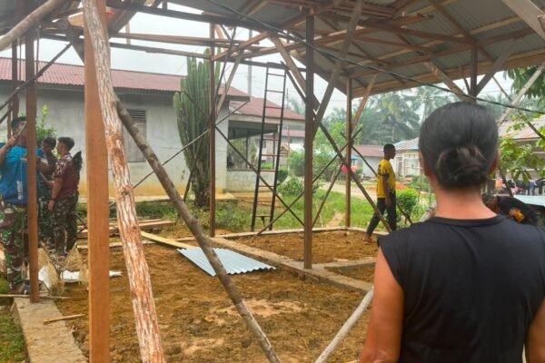 Satgas TMMD Ciptakan Rumah Impian Bu Suhanim Melalui Kebersamaan Masyarakat